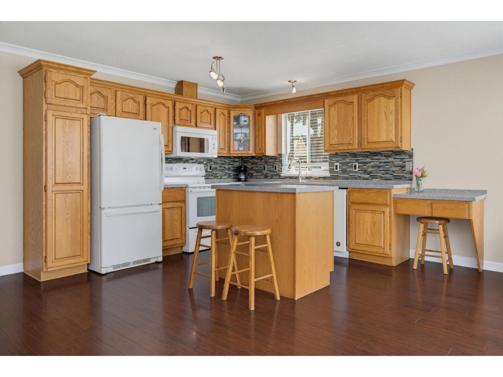 16407 11a Avenue Property Photo 13