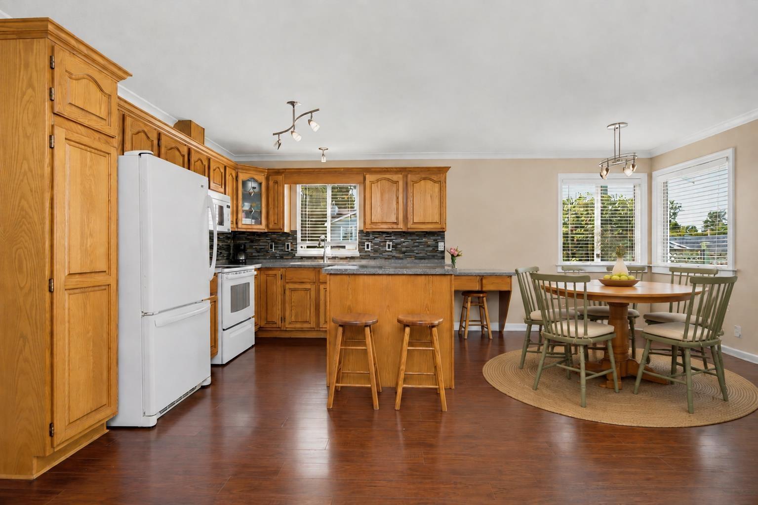 16407 11a Avenue Property Photo 14