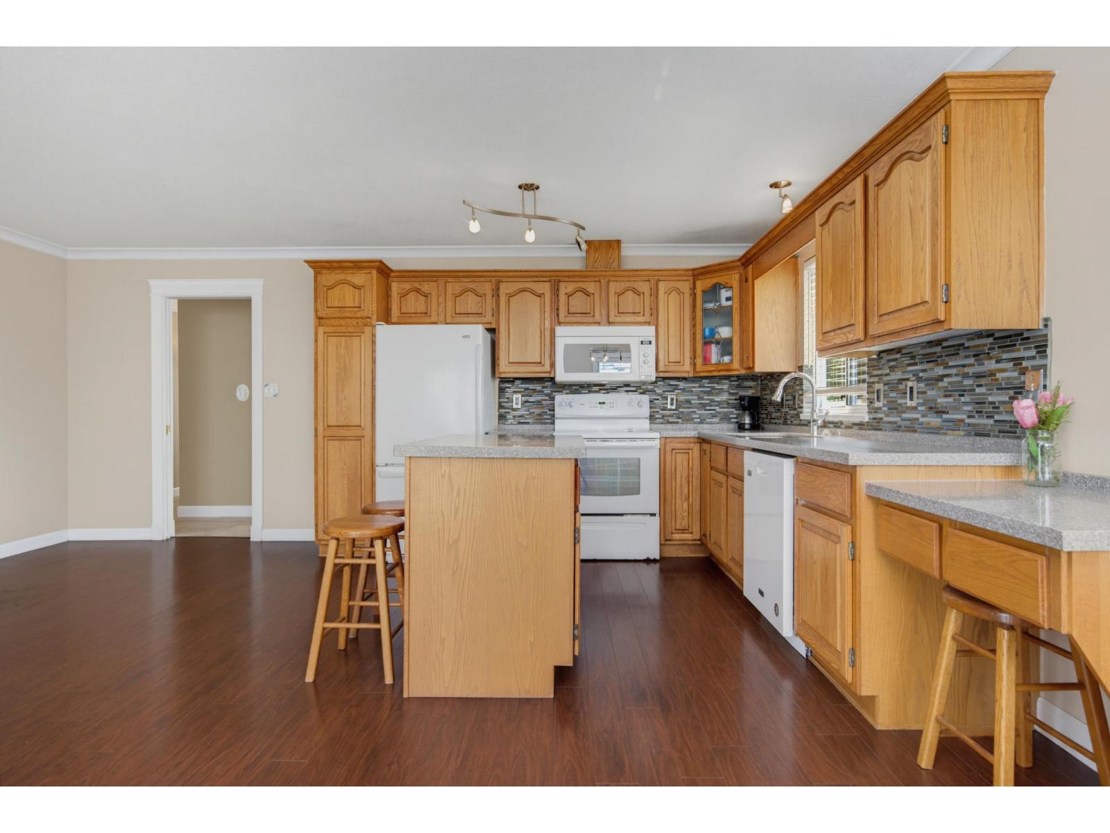 16407 11a Avenue Property Photo 15