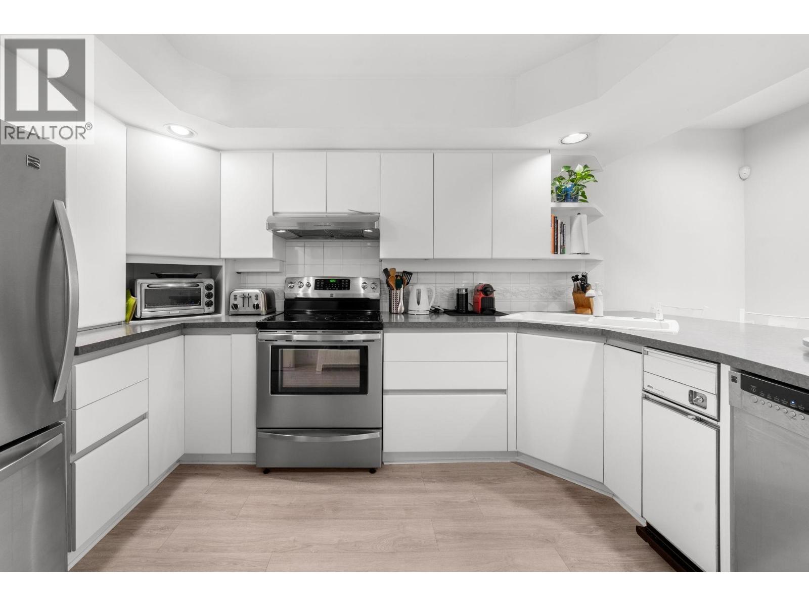 826 Frederick Road Property Photo 10