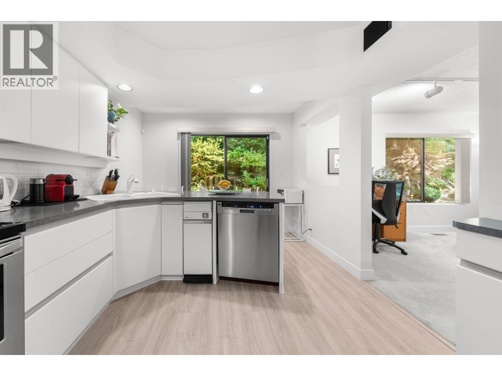 826 Frederick Road Property Photo 11