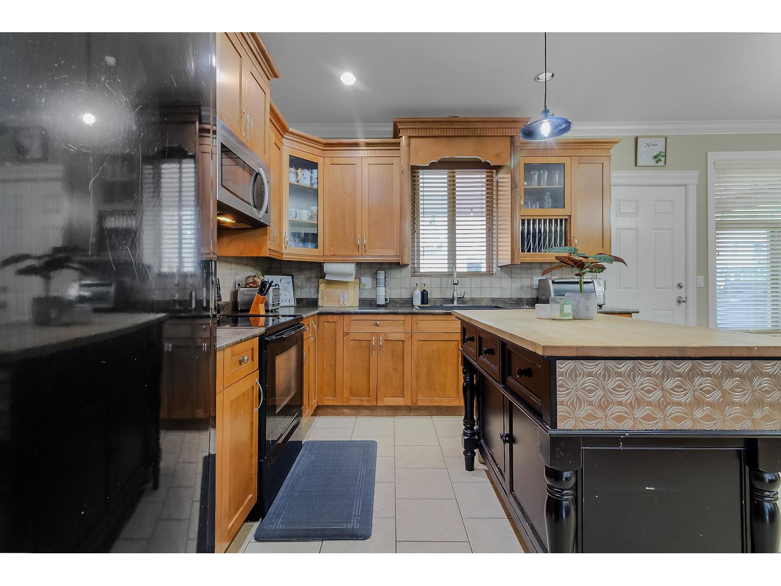 46225 Kermode Crescent Property Photo 4