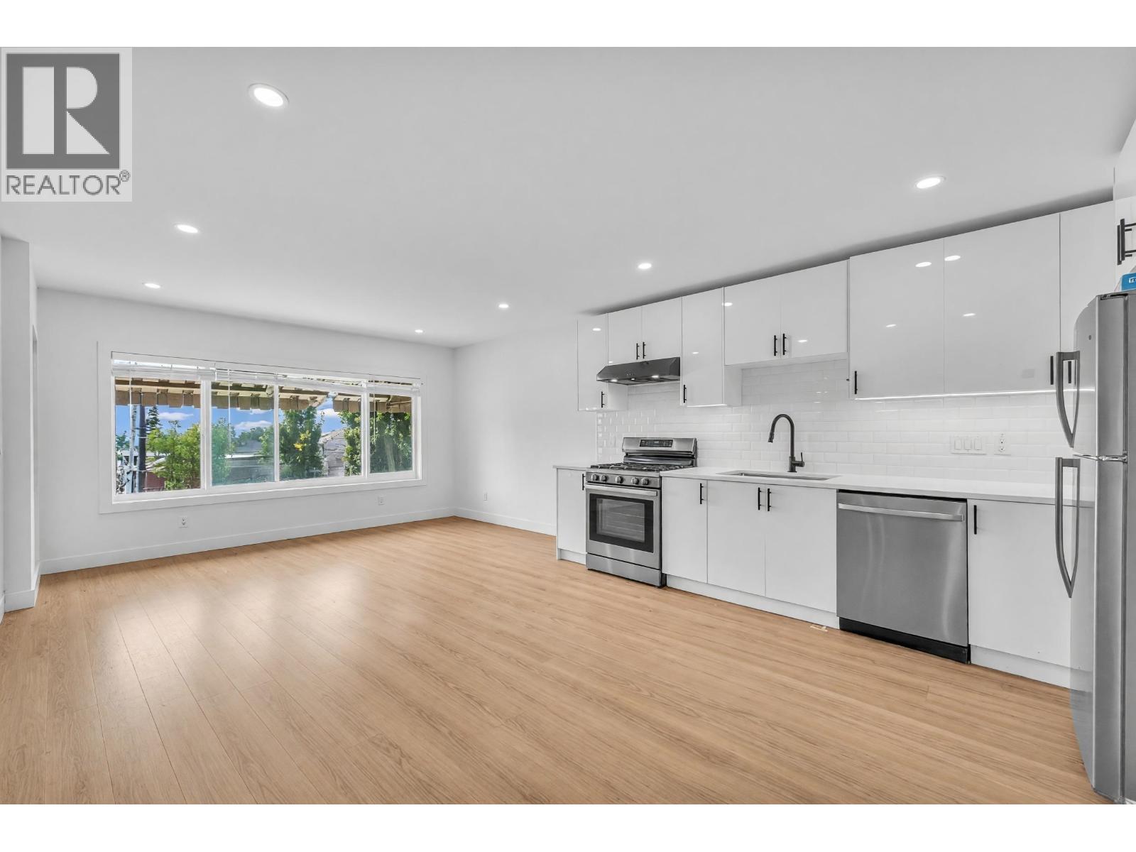 425 E 57th Avenue Property Photo 1