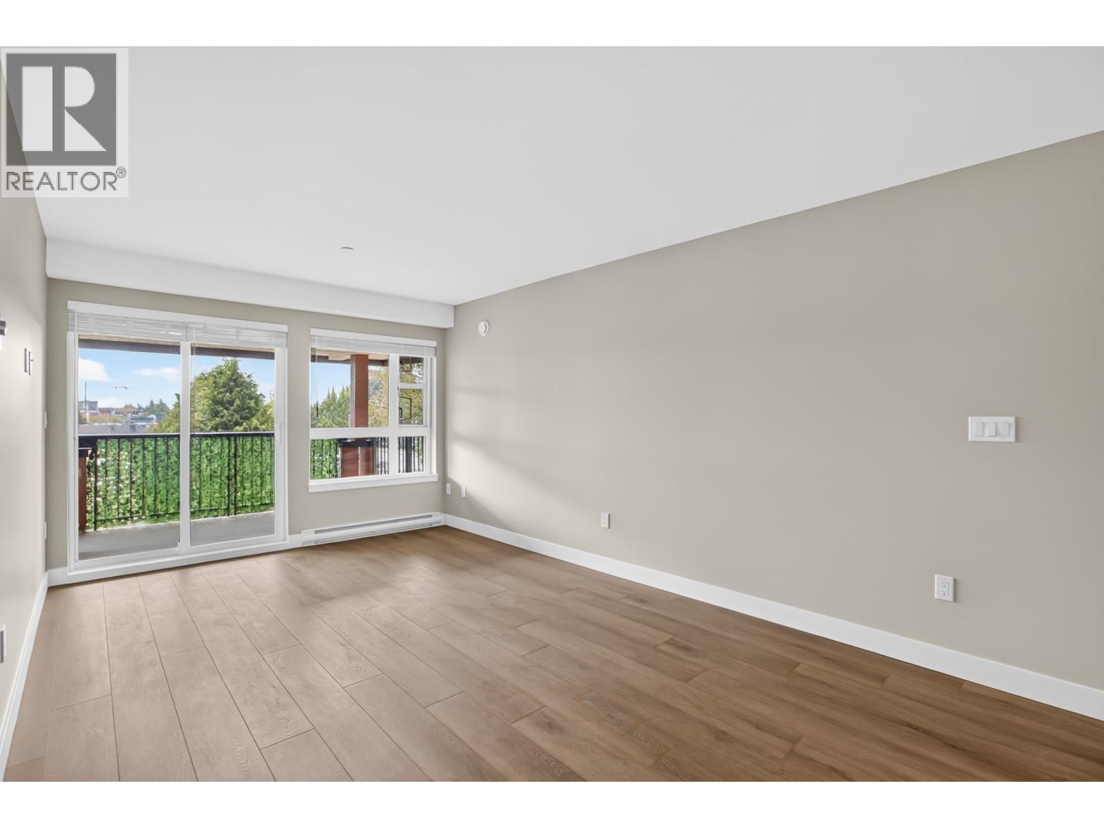 311 22562 121 Avenue Property Photo 7