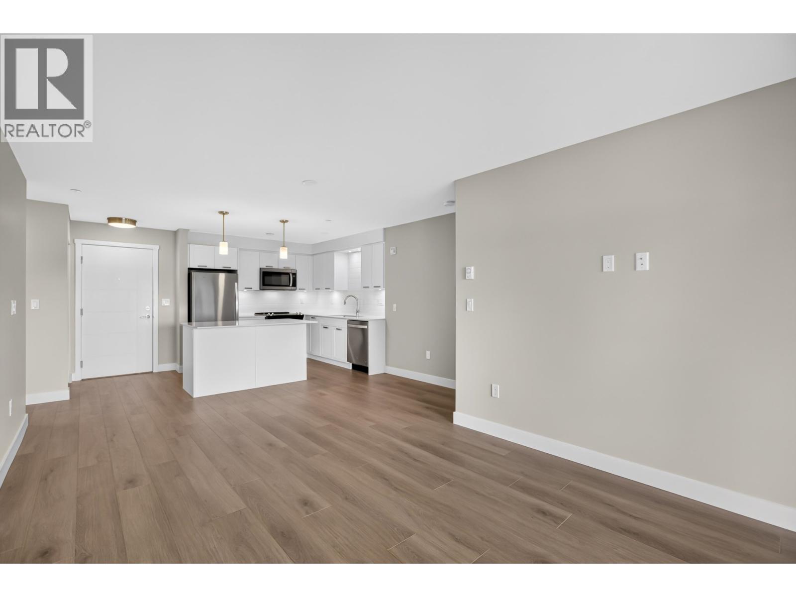 311 22562 121 Avenue Property Photo 11