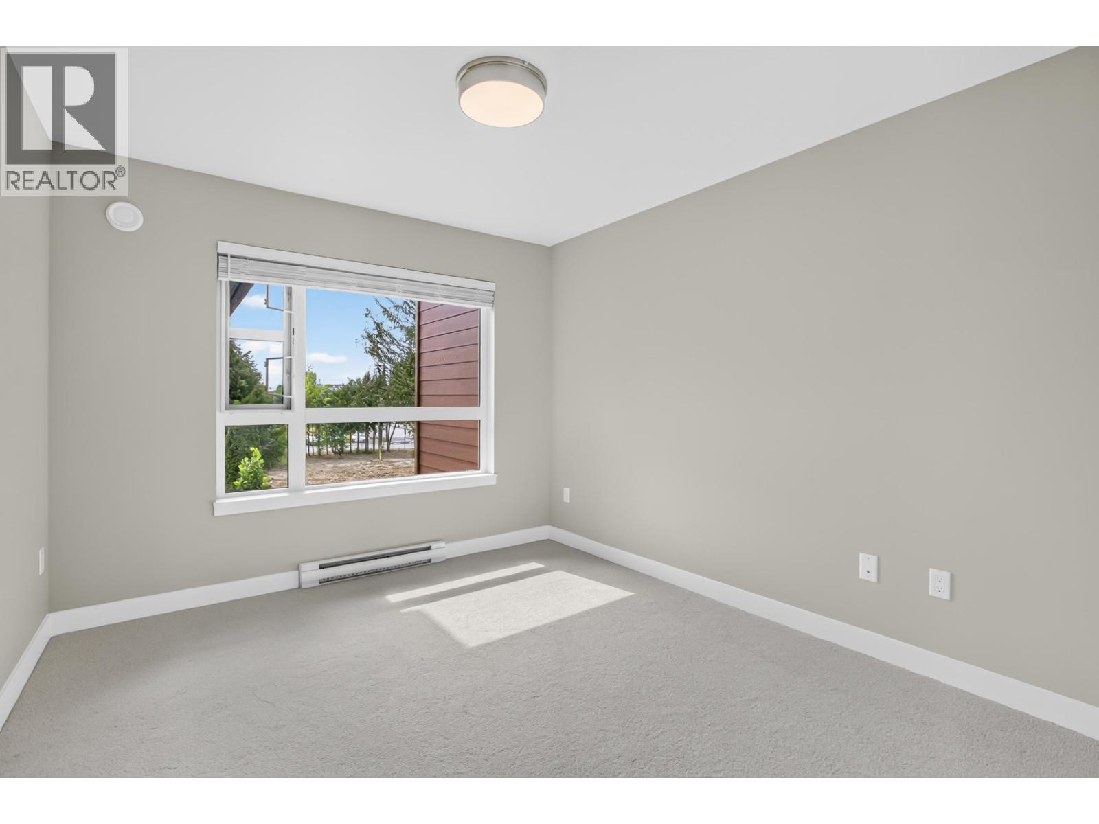 311 22562 121 Avenue Property Photo 17