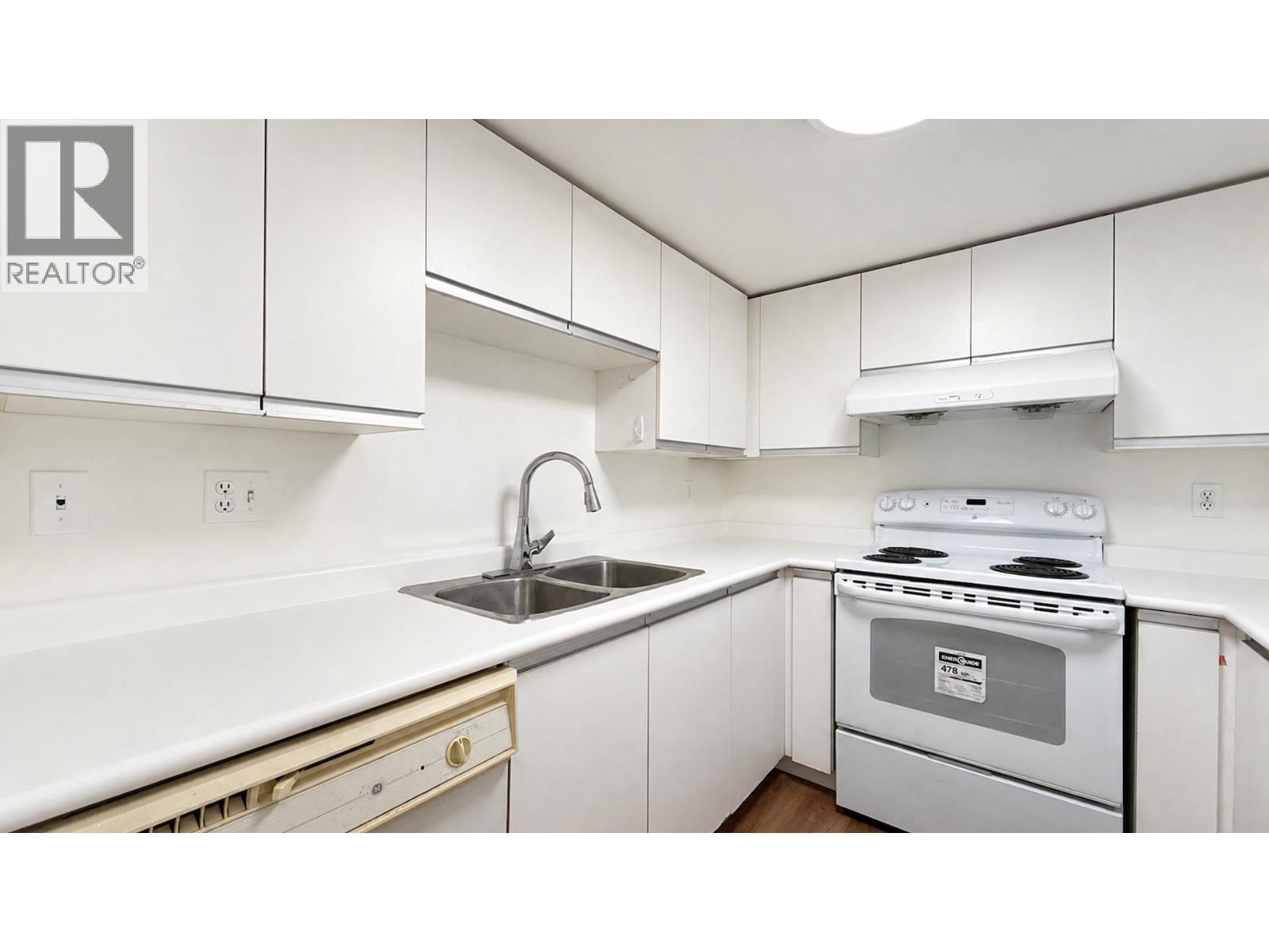 1 2528 E Broadway Property Photo 10