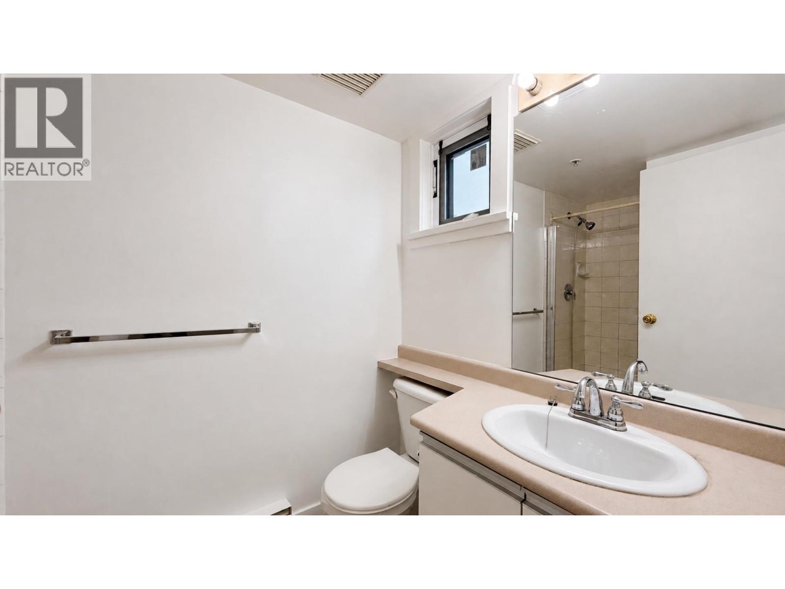 1 2528 E Broadway Property Photo 12