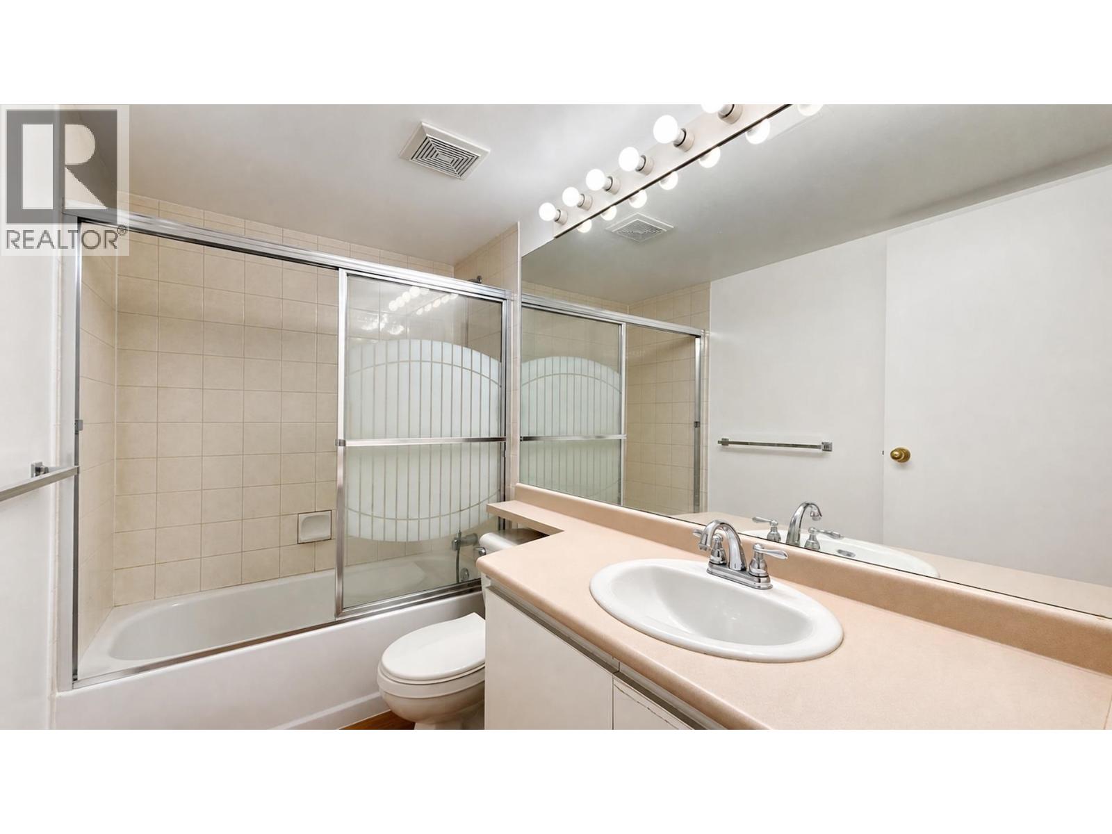 1 2528 E Broadway Property Photo 17