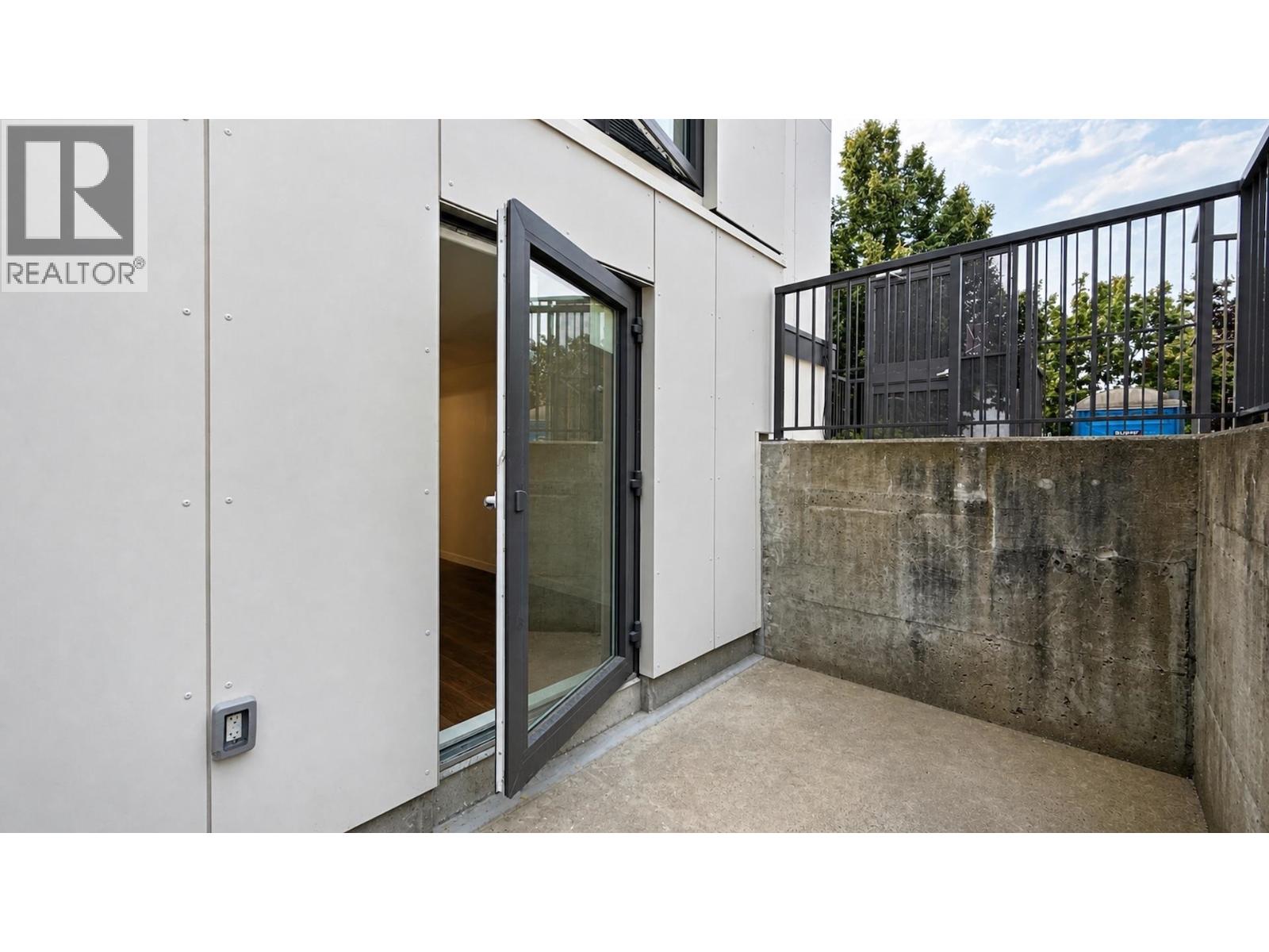 1 2528 E Broadway Property Photo 18