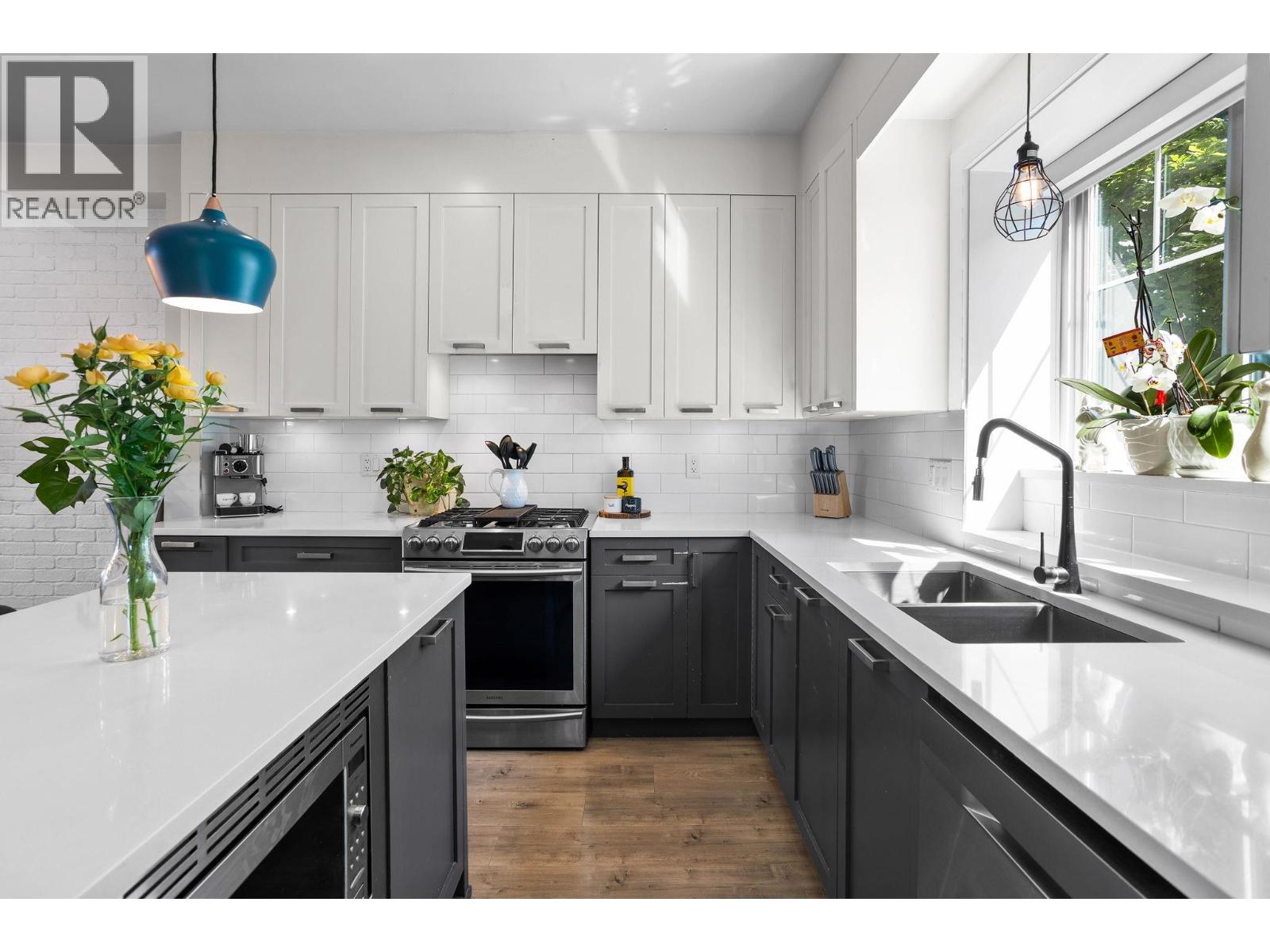4 188 Wood Street Property Photo 1