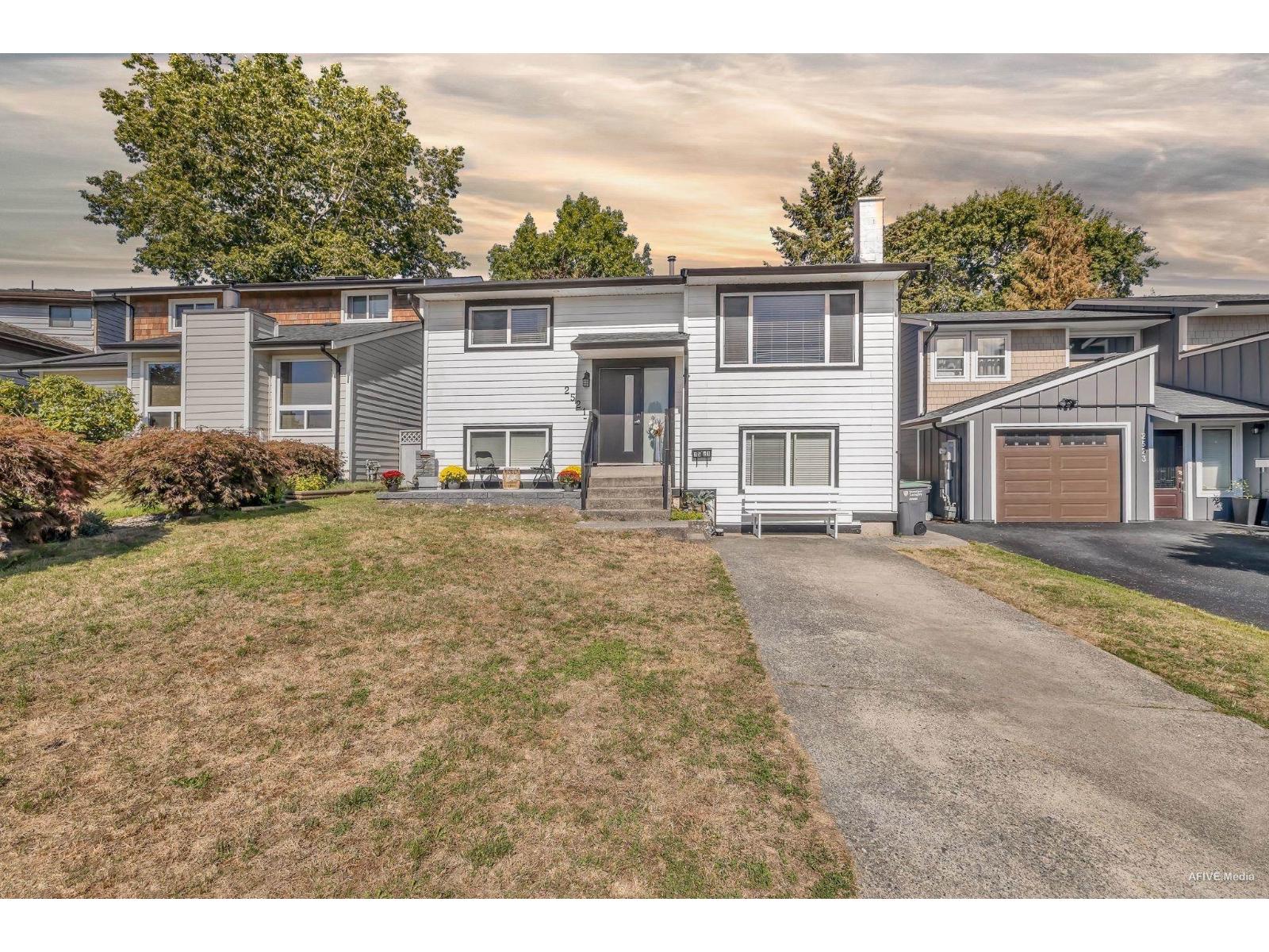 2521 Wilding Crescent Property Photo 1