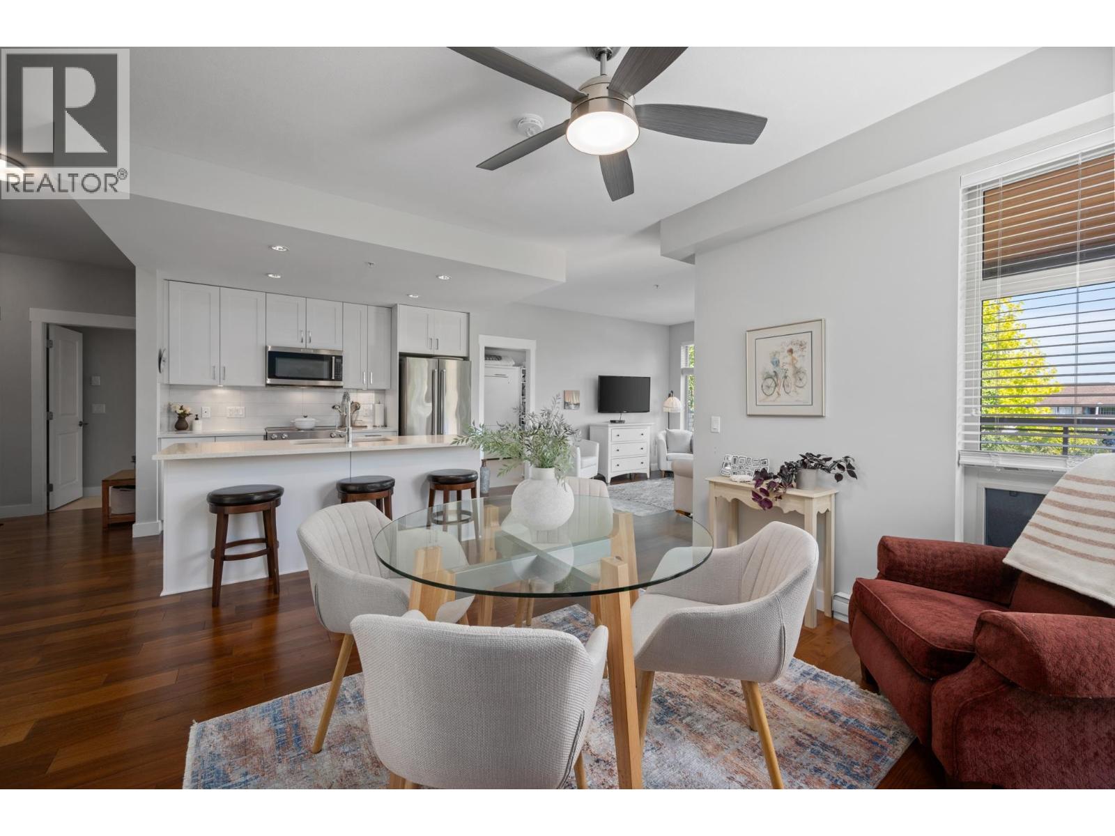 312 1166 54a Street Property Photo 5