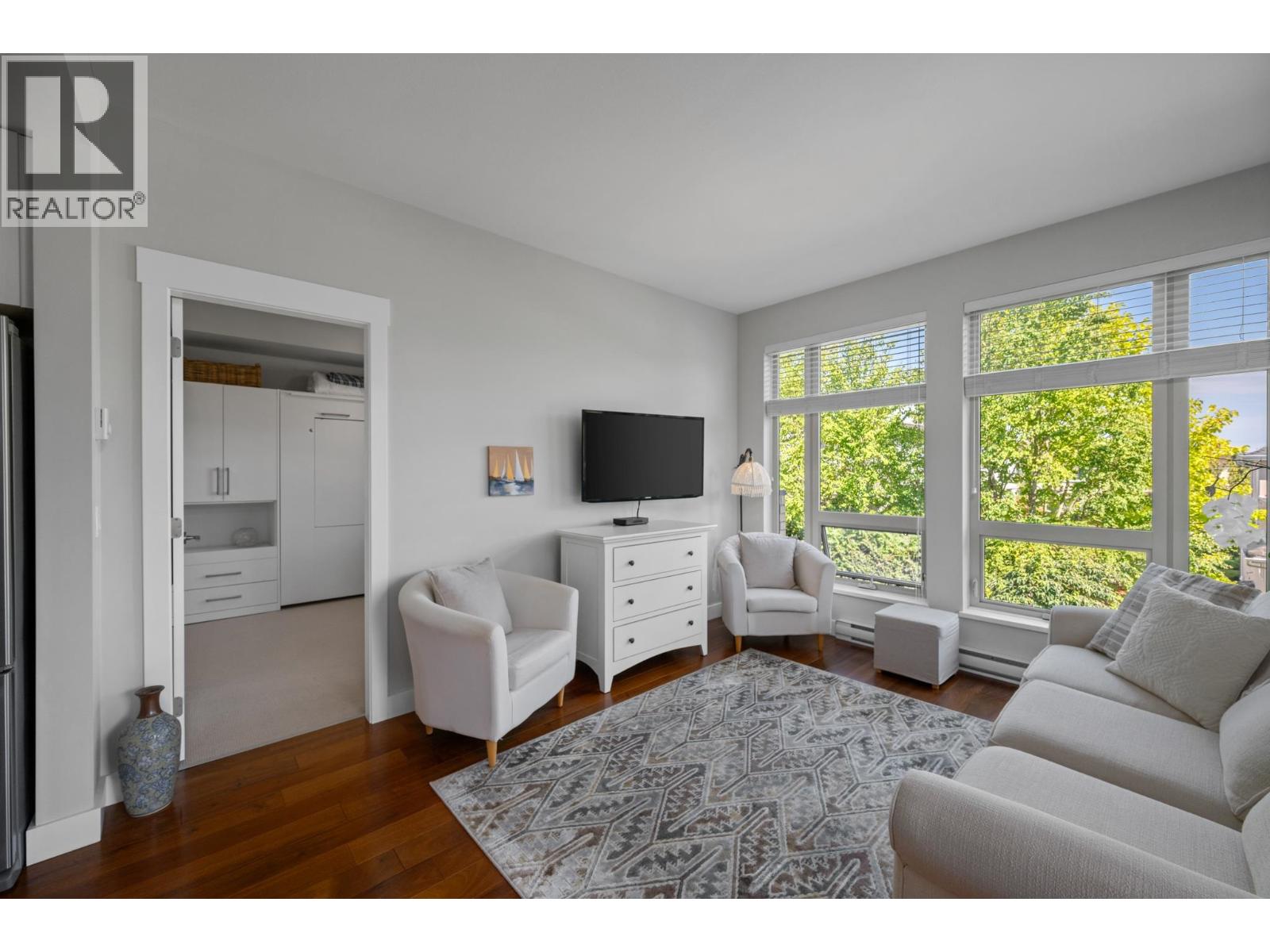 312 1166 54a Street Property Photo 13