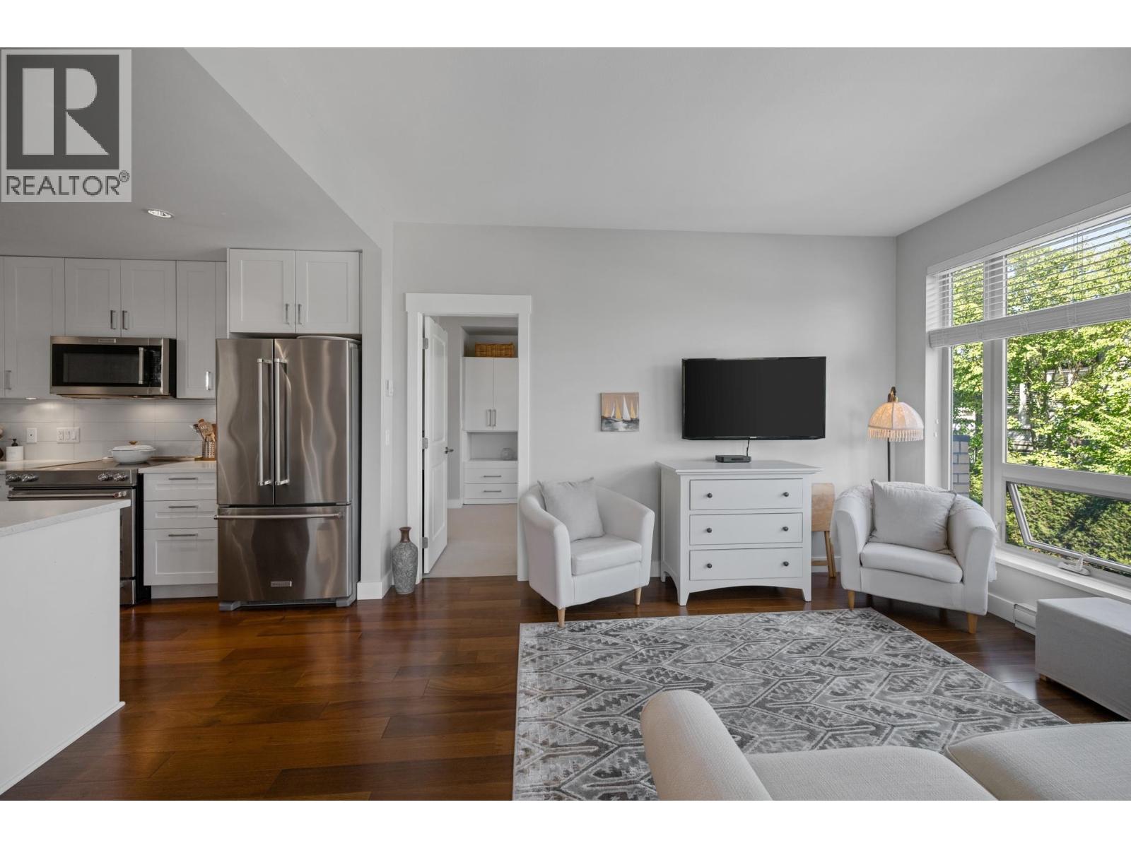312 1166 54a Street Property Photo 14