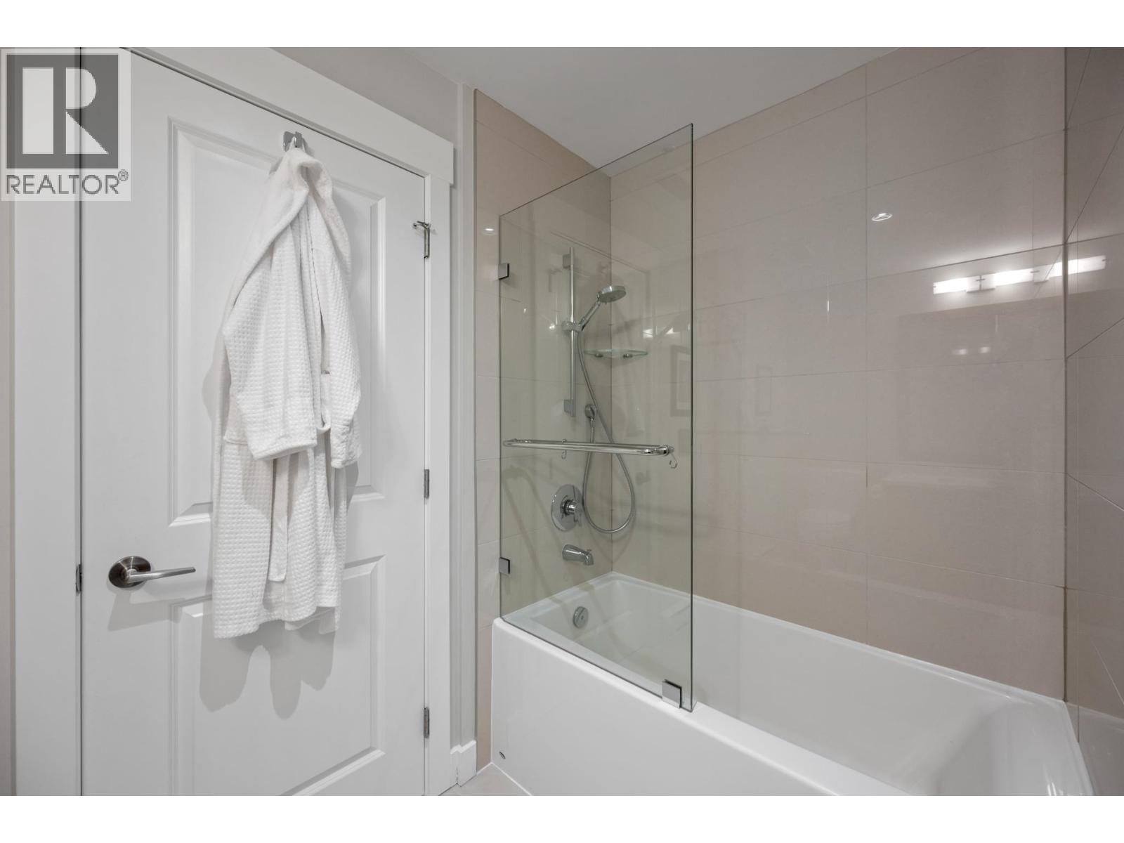 312 1166 54a Street Property Photo 20
