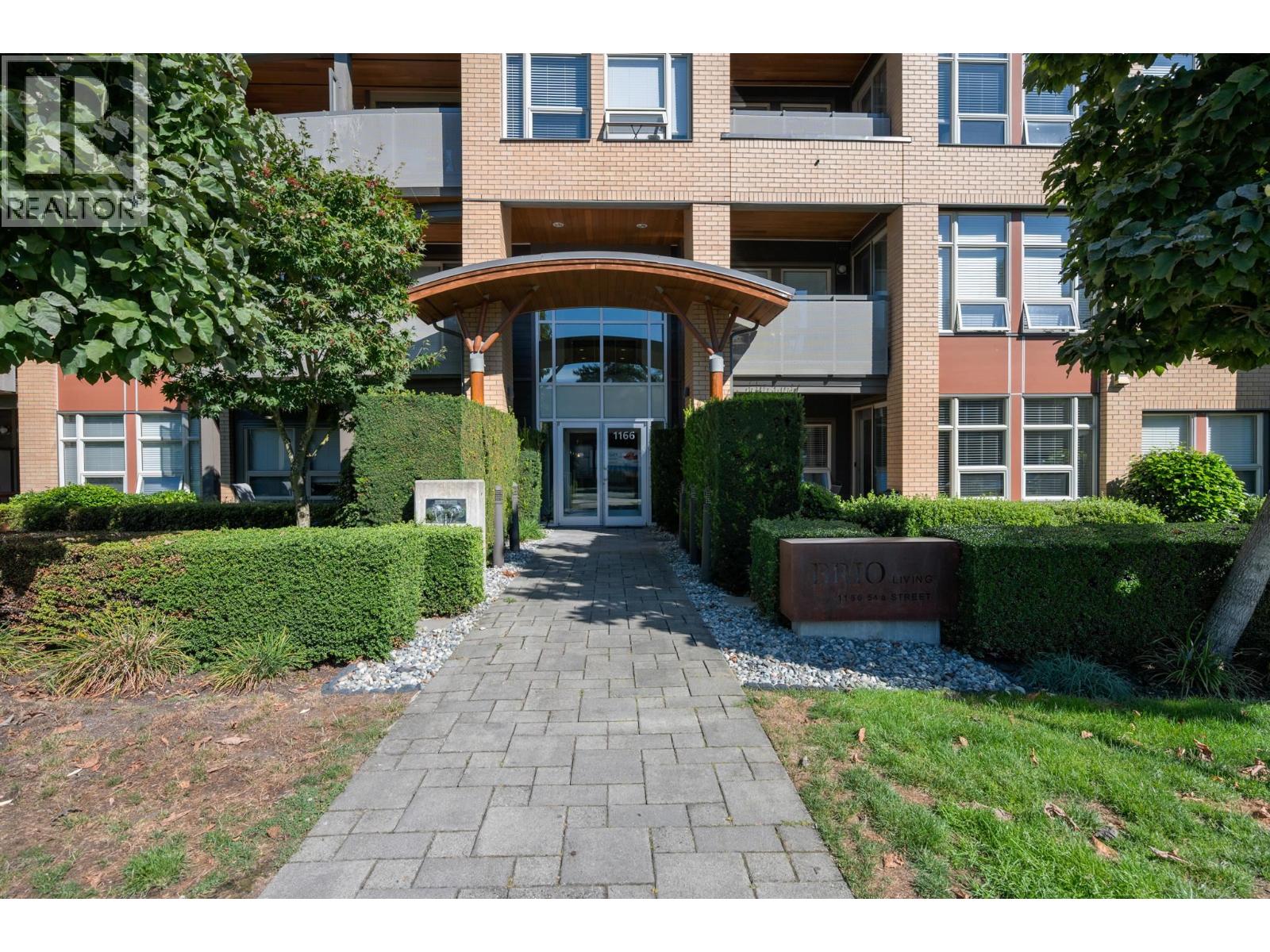 312 1166 54a Street Property Photo 32