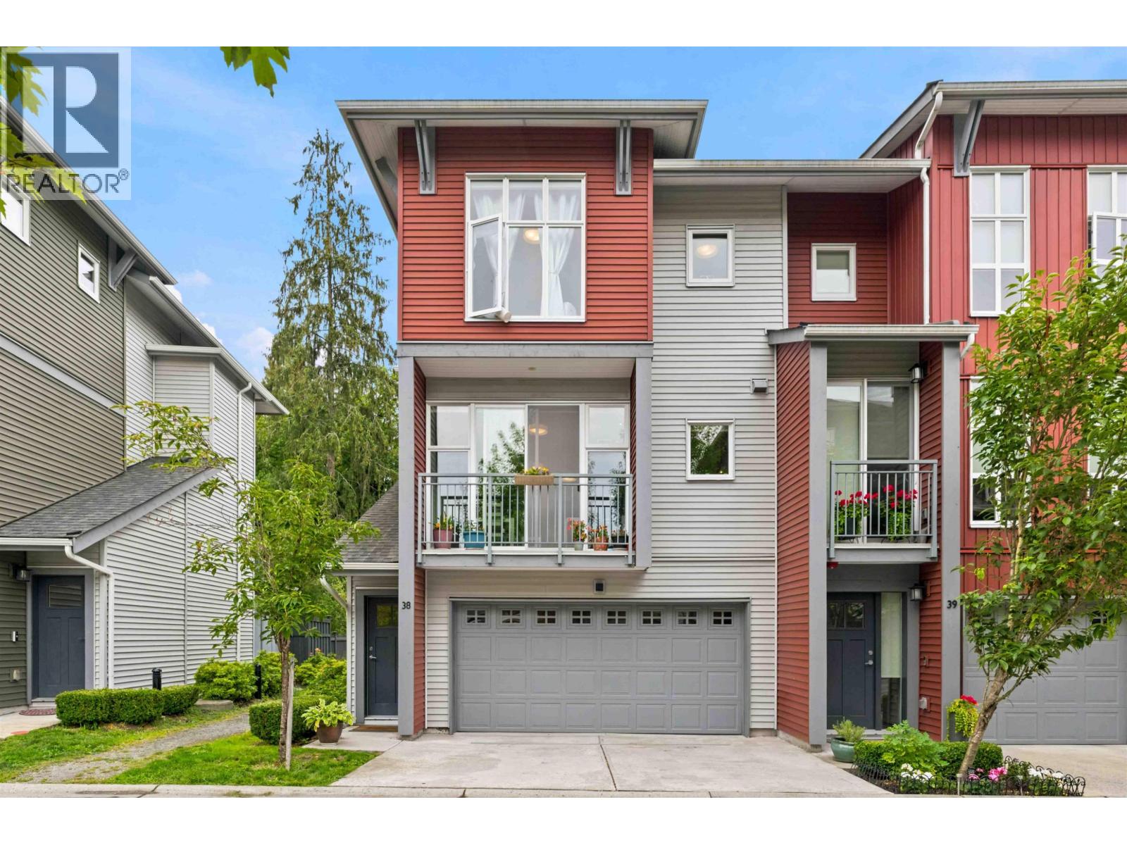 38 24076 112 Avenue Photo de la propriété 1