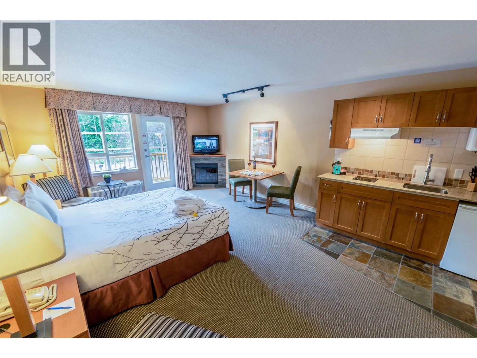 324 1490 Highway 99 Property Photo 4