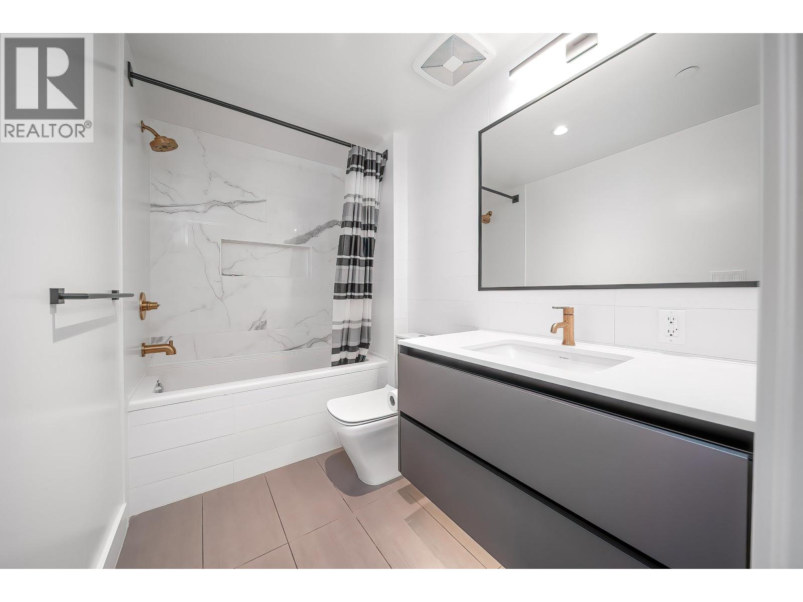 106 458 63rd Avenue Property Photo 18