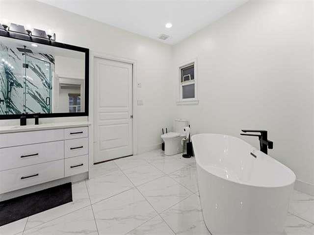 15181 68a Avenue Property Photo 6