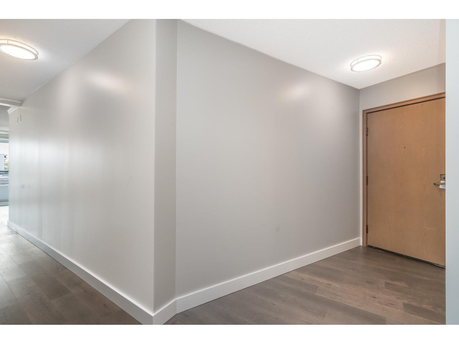 412 15111 Russell Avenue Property Photo 2