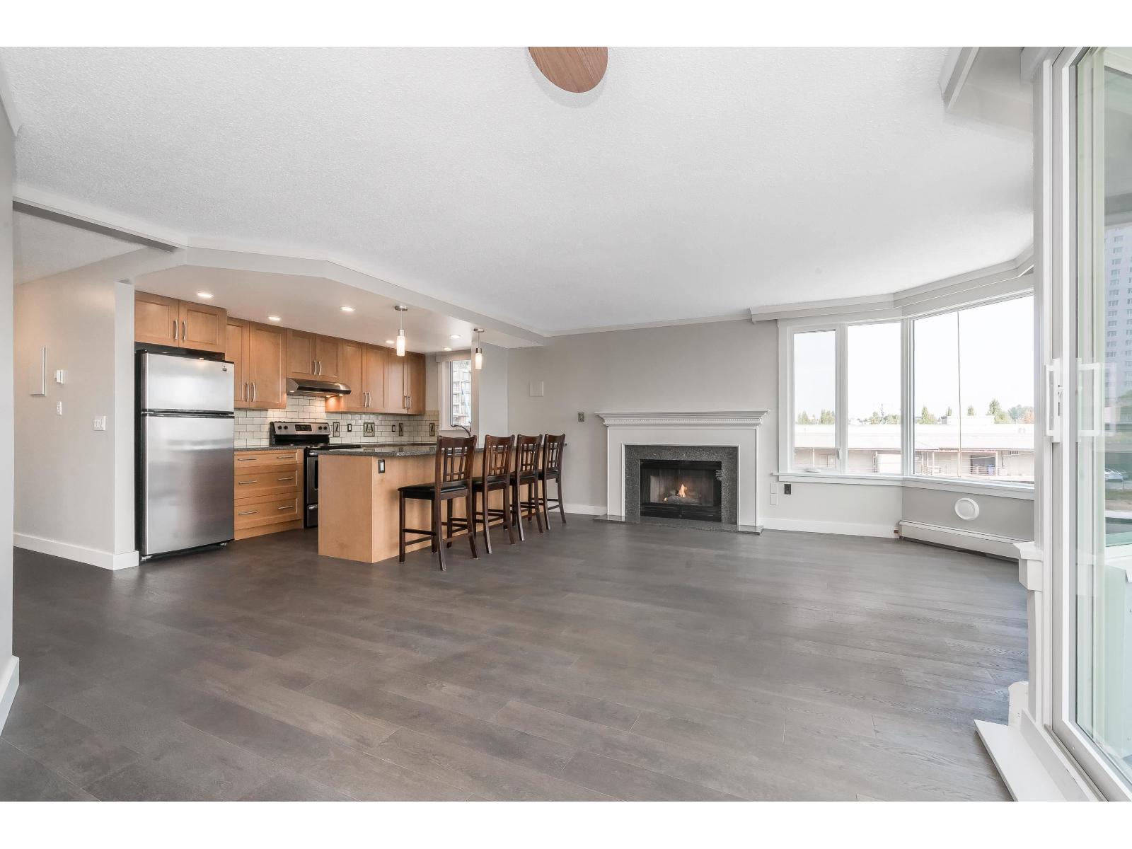 412 15111 Russell Avenue Property Photo 5