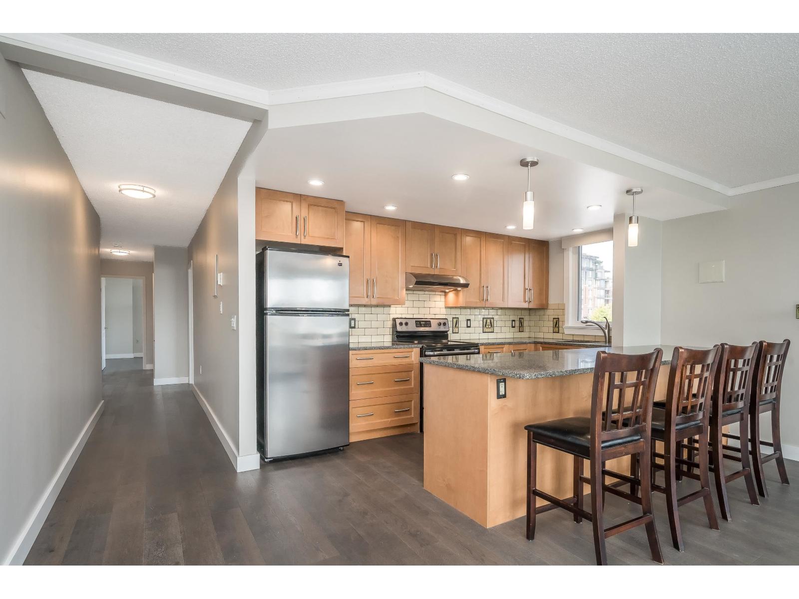 412 15111 Russell Avenue Property Photo 6