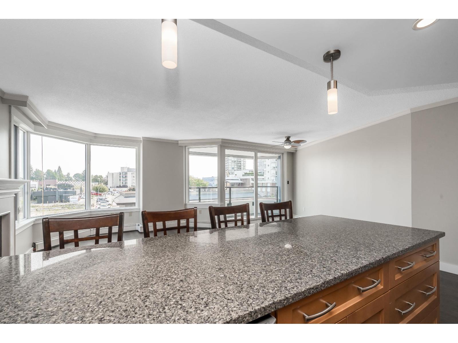 412 15111 Russell Avenue Property Photo 11