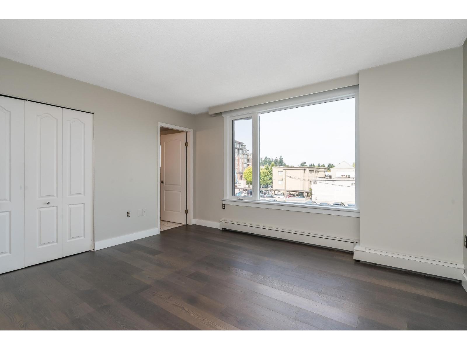 412 15111 Russell Avenue Property Photo 20