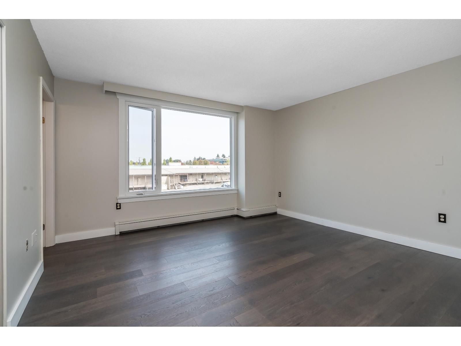 412 15111 Russell Avenue Property Photo 22