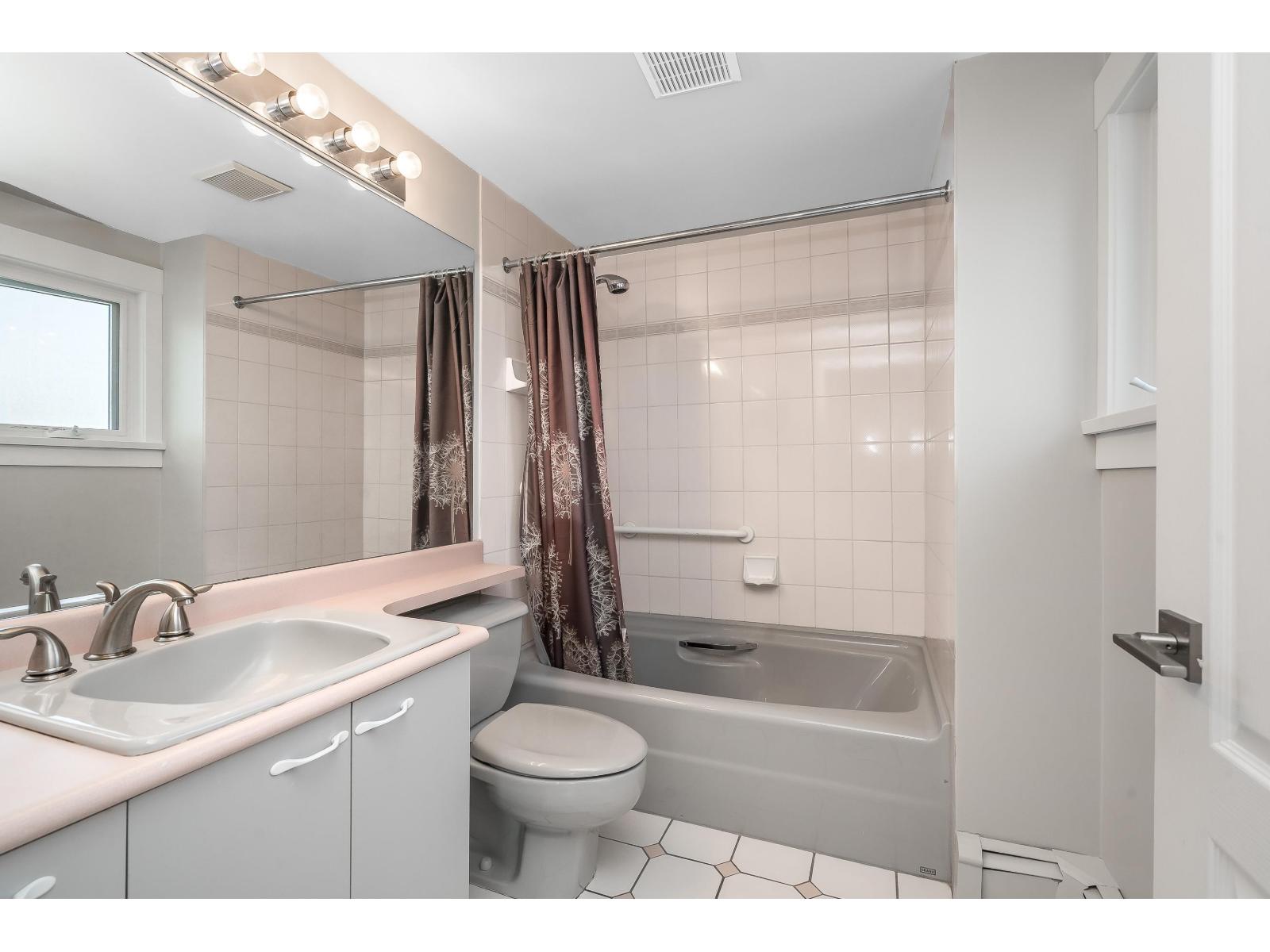 412 15111 Russell Avenue Property Photo 28