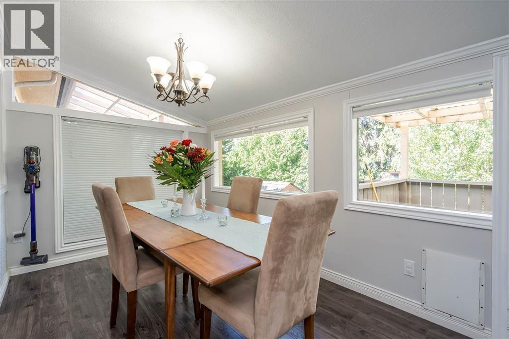 5529 5531 Maple Crescent Property Photo 11