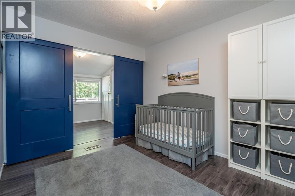 5529 5531 Maple Crescent Property Photo 17