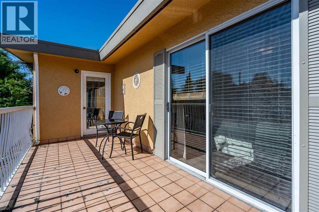 5529 5531 Maple Crescent Property Photo 20
