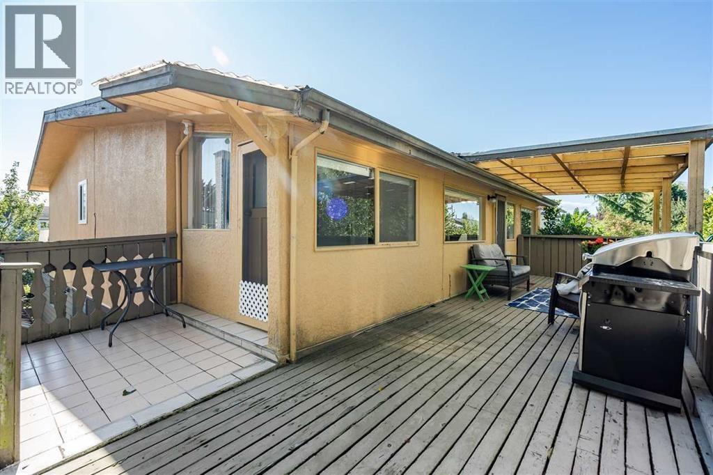 5529 5531 Maple Crescent Property Photo 21
