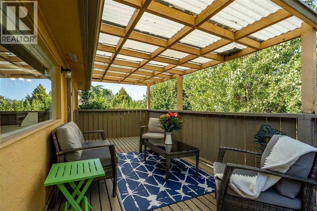 5529 5531 Maple Crescent Property Photo 22