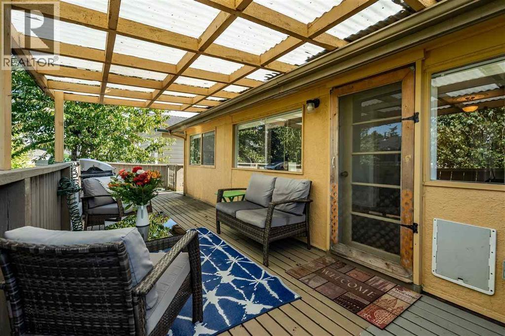 5529 5531 Maple Crescent Property Photo 23
