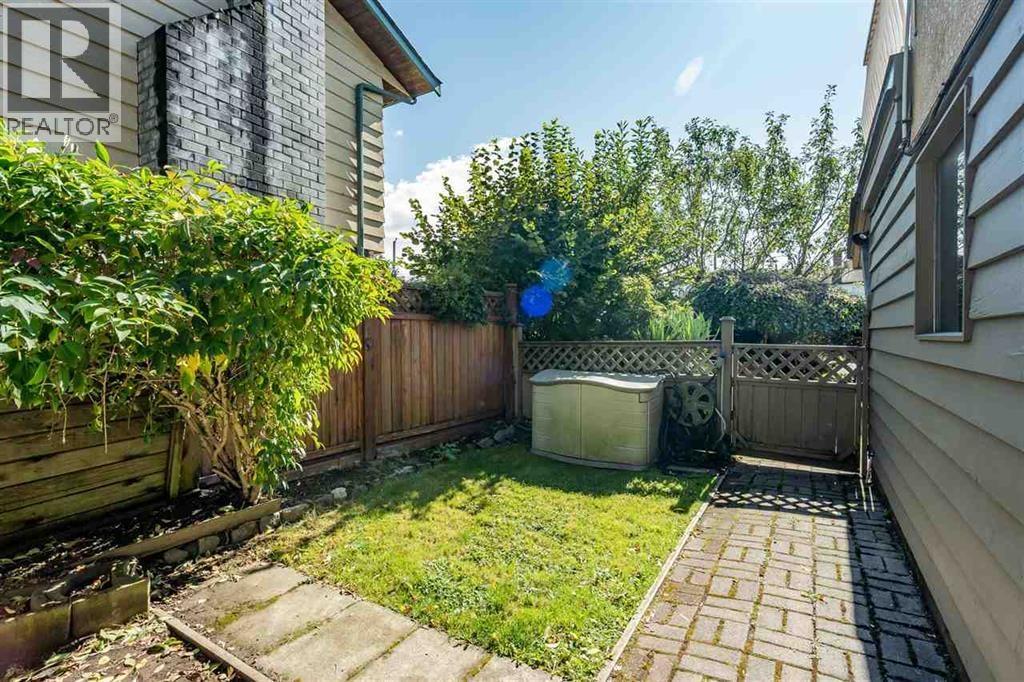 5529 5531 Maple Crescent Property Photo 33