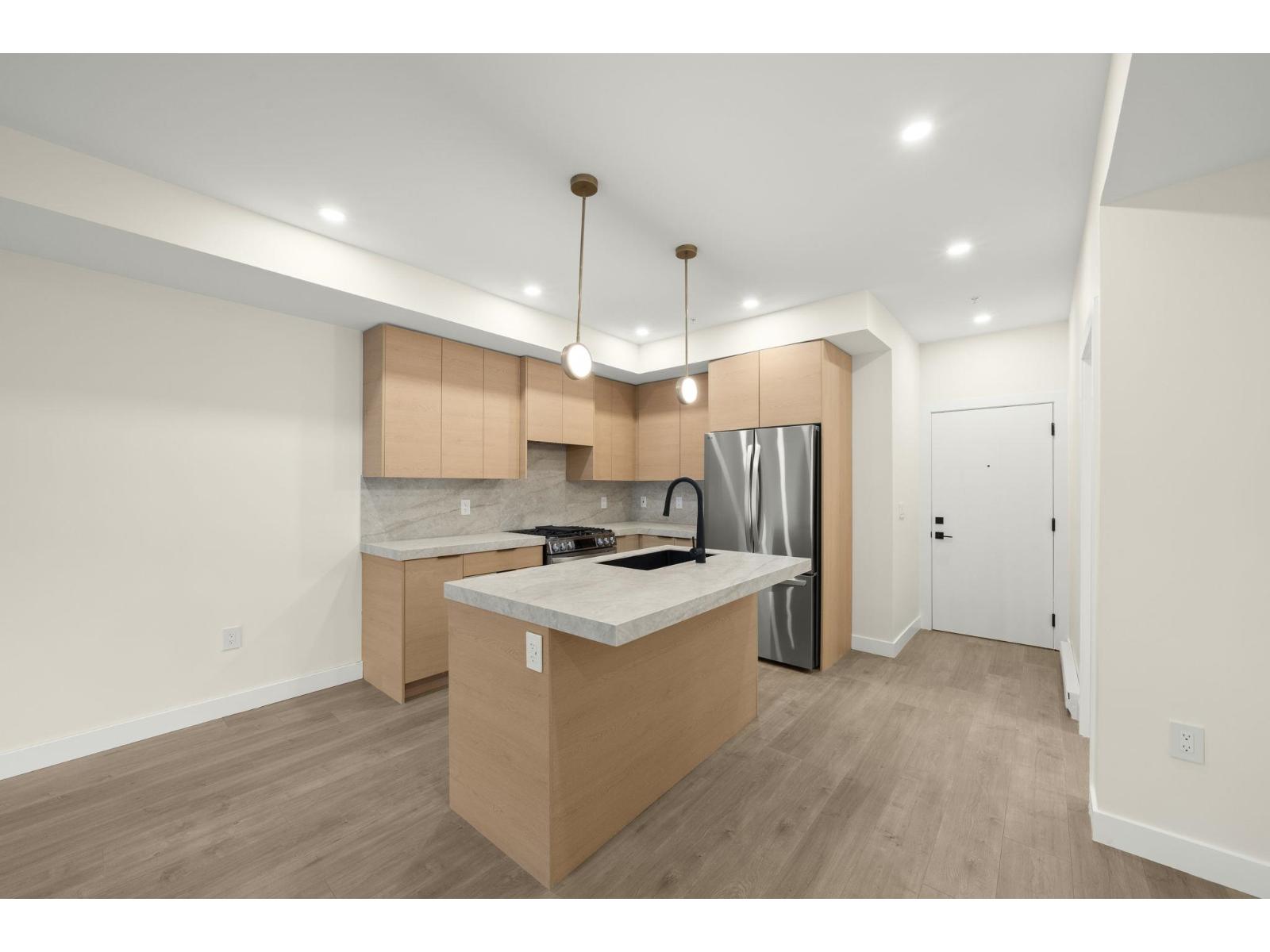 211 15353 17 Avenue Property Photo 6