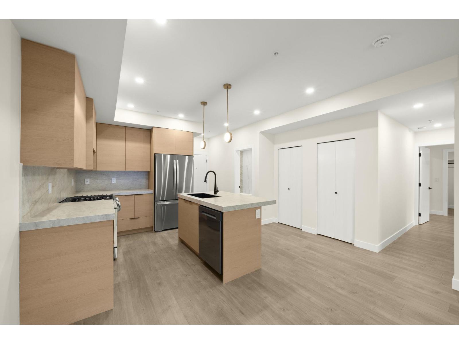 211 15353 17 Avenue Property Photo 7