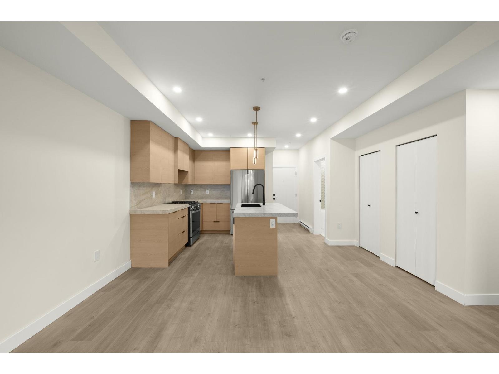 211 15353 17 Avenue Property Photo 8