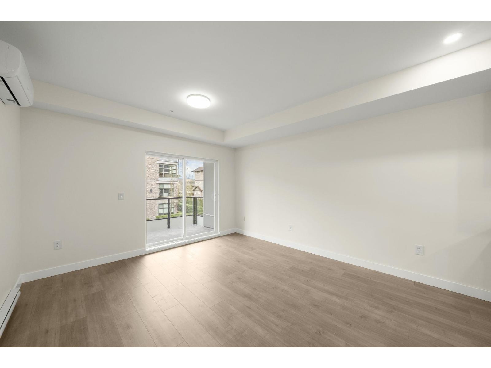 211 15353 17 Avenue Property Photo 10