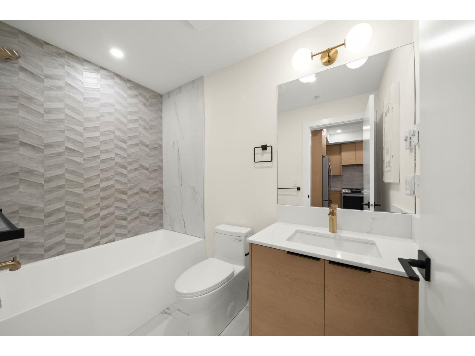 211 15353 17 Avenue Property Photo 19