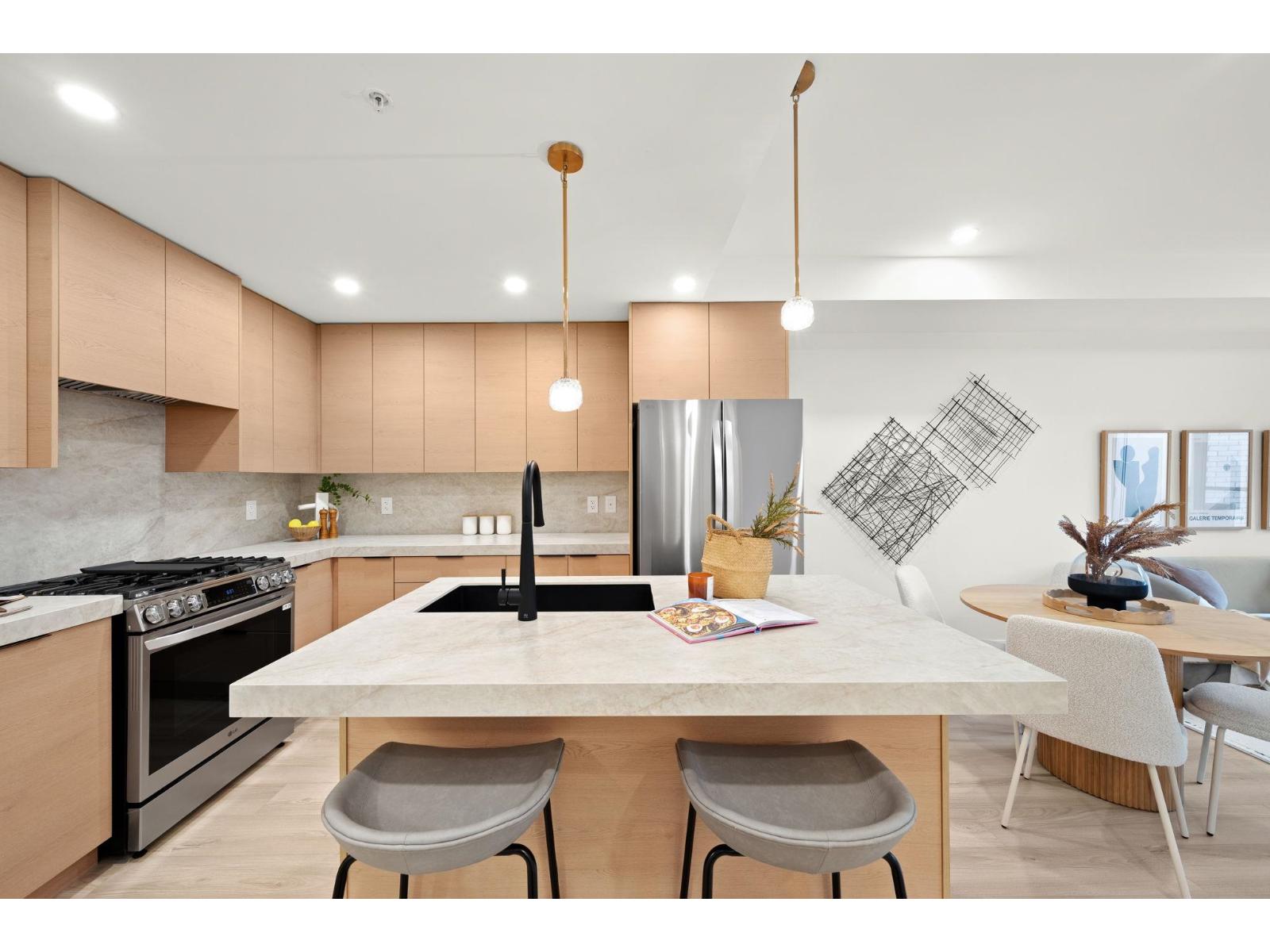 208 15353 17 AVENUE Property Photo 1