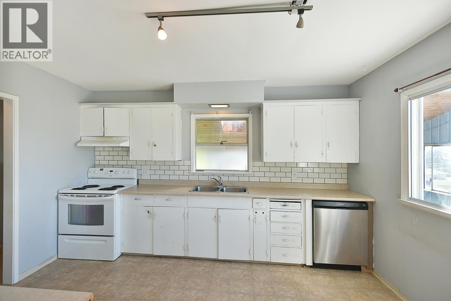 4726 Laurel Avenue Property Photo 6