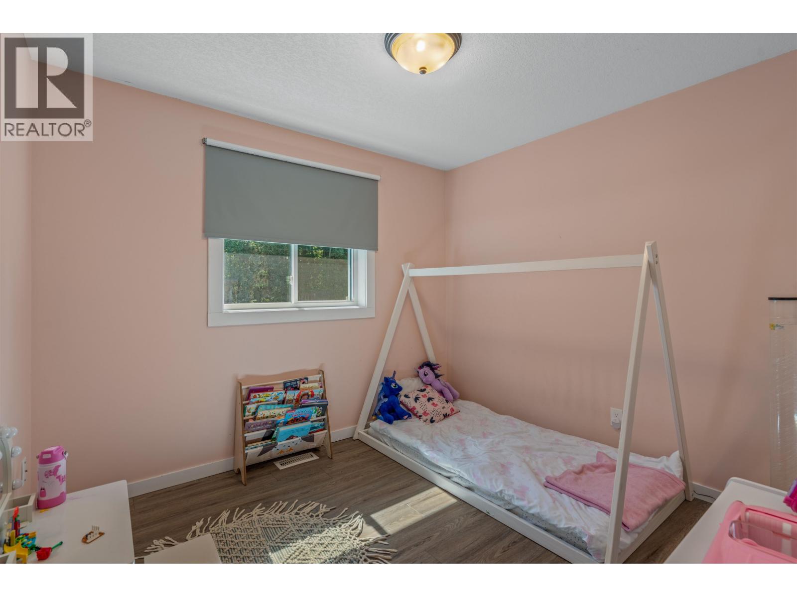 5423 Woodoak Crescent Property Photo 11