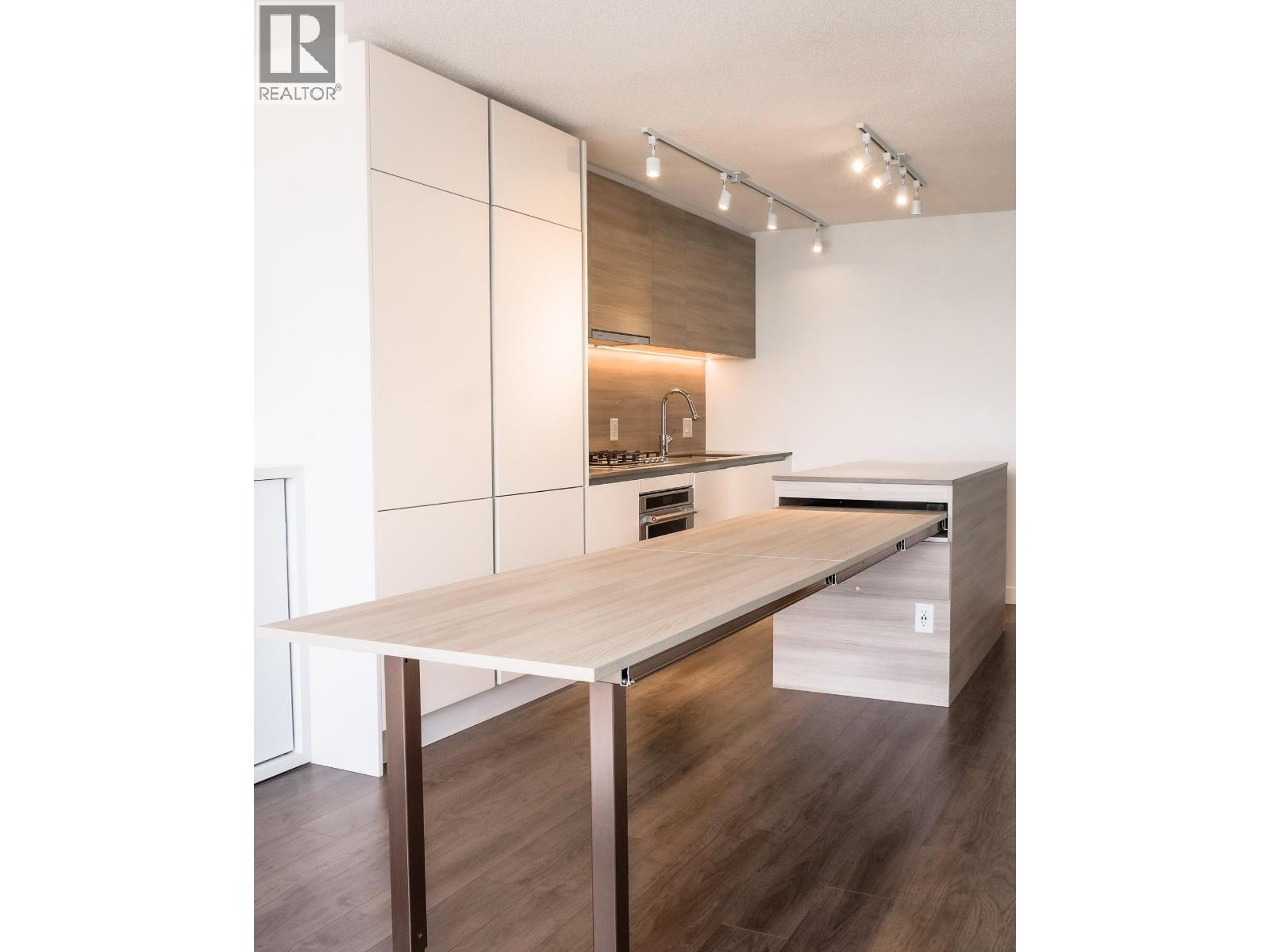 1312 908 Quayside Drive Property Photo 6