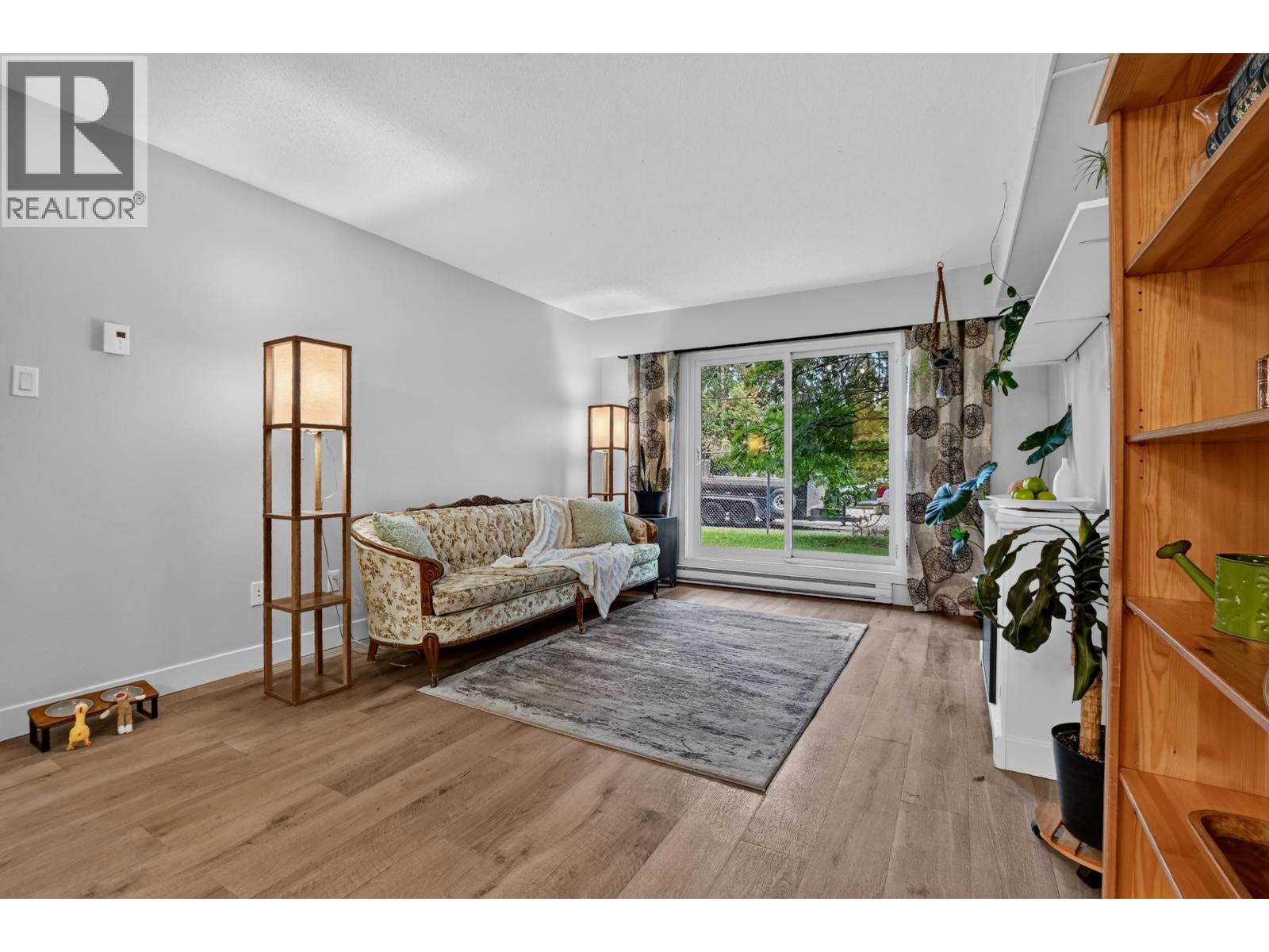 103 2217 Regents Crescent Property Photo 2