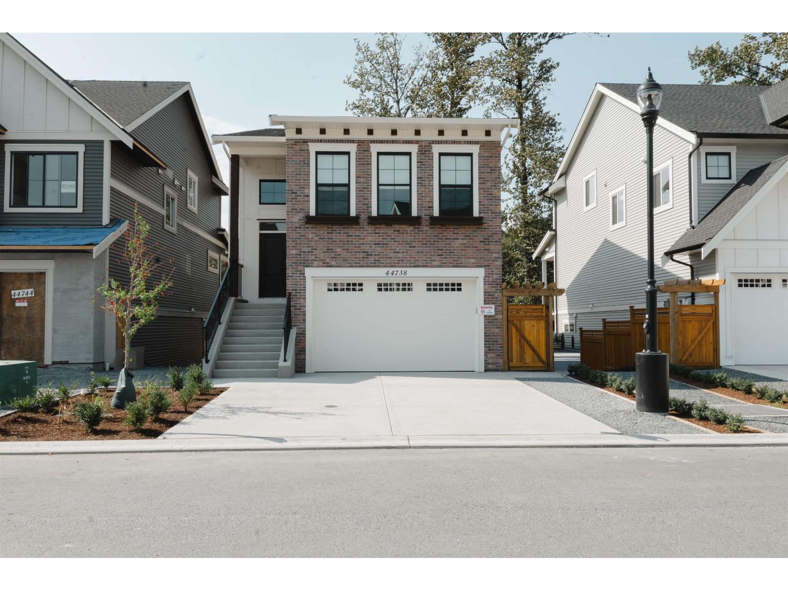 44738 WILLOWSTREAM Road Property Photo 1